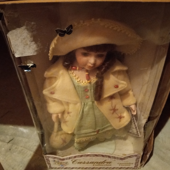 Cassandra Doll still in box - Picture 2 of 2
